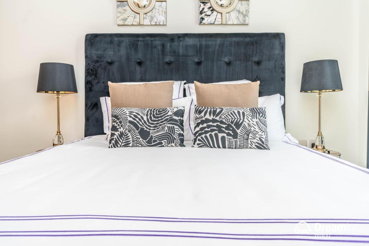 Dream Apartments- Burj Vista *